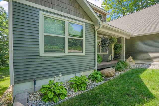 180 Hunters Ridge, Cadillac, MI 49601