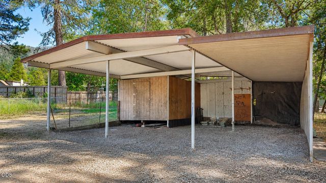 2895 Hamilton Lane, Grants Pass, OR 97527