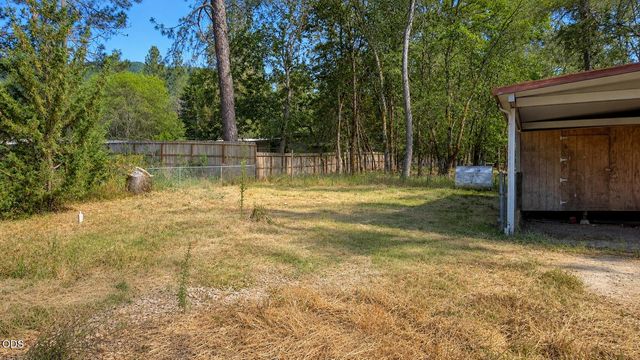 2895 Hamilton Lane, Grants Pass, OR 97527