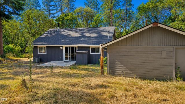 2895 Hamilton Lane, Grants Pass, OR 97527