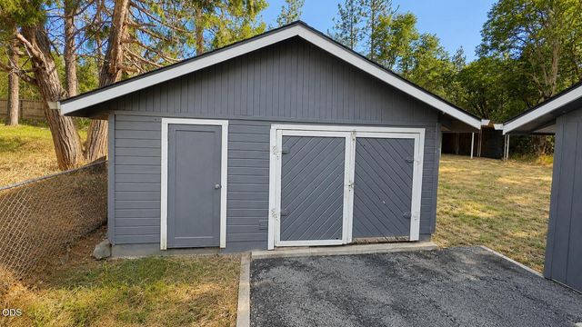 2895 Hamilton Lane, Grants Pass, OR 97527