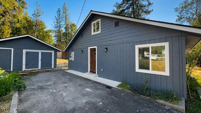 2895 Hamilton Lane, Grants Pass, OR 97527