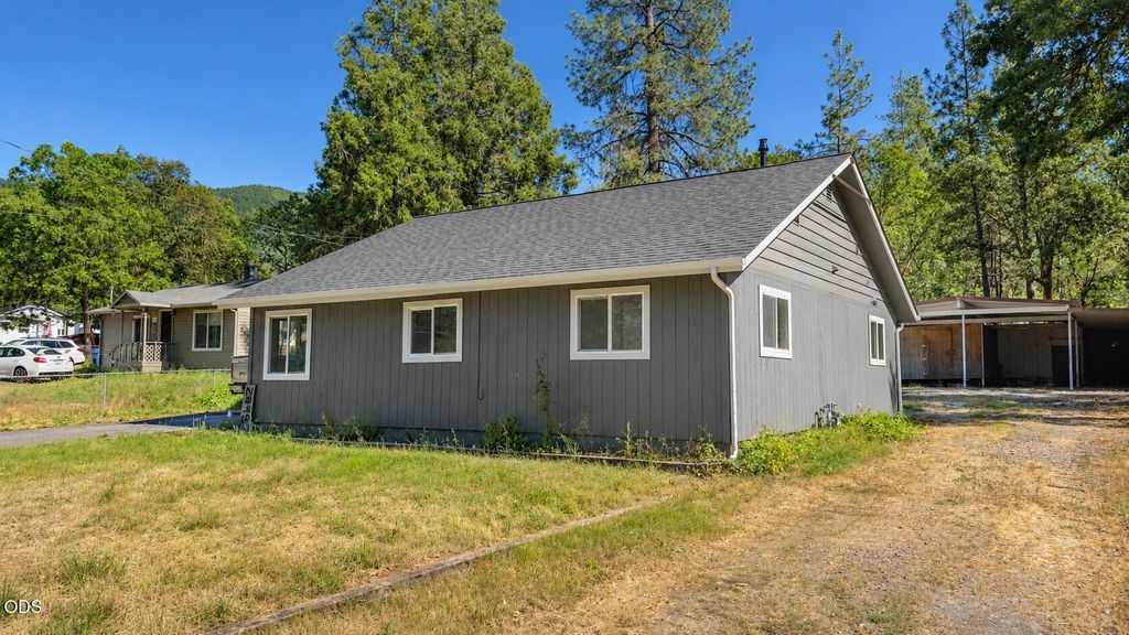 2895 Hamilton Lane, Grants Pass, OR 97527