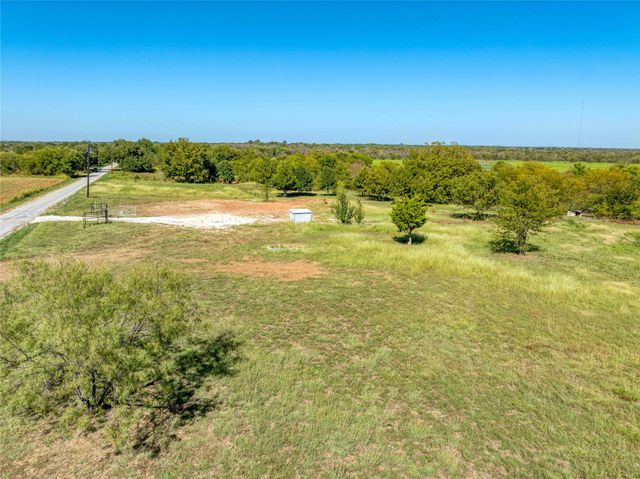1274 Hart Lane, Tioga, TX 76271