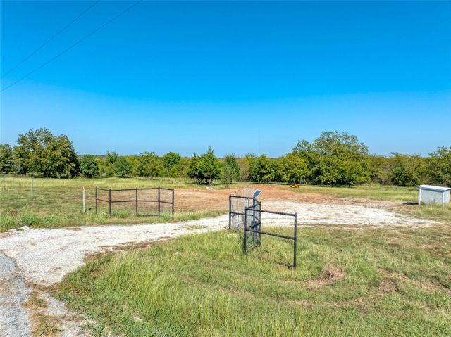 1274 Hart Lane, Tioga, TX 76271