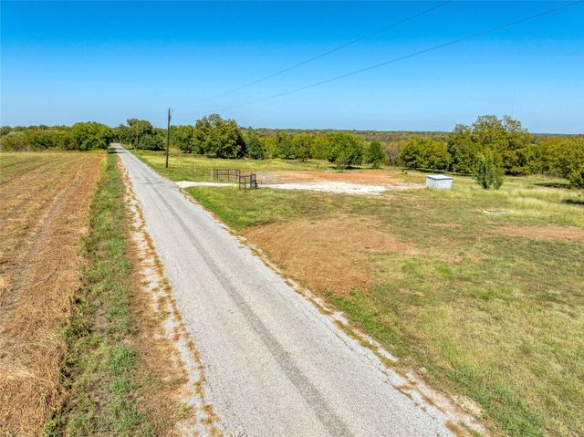 1274 Hart Lane, Tioga, TX 76271