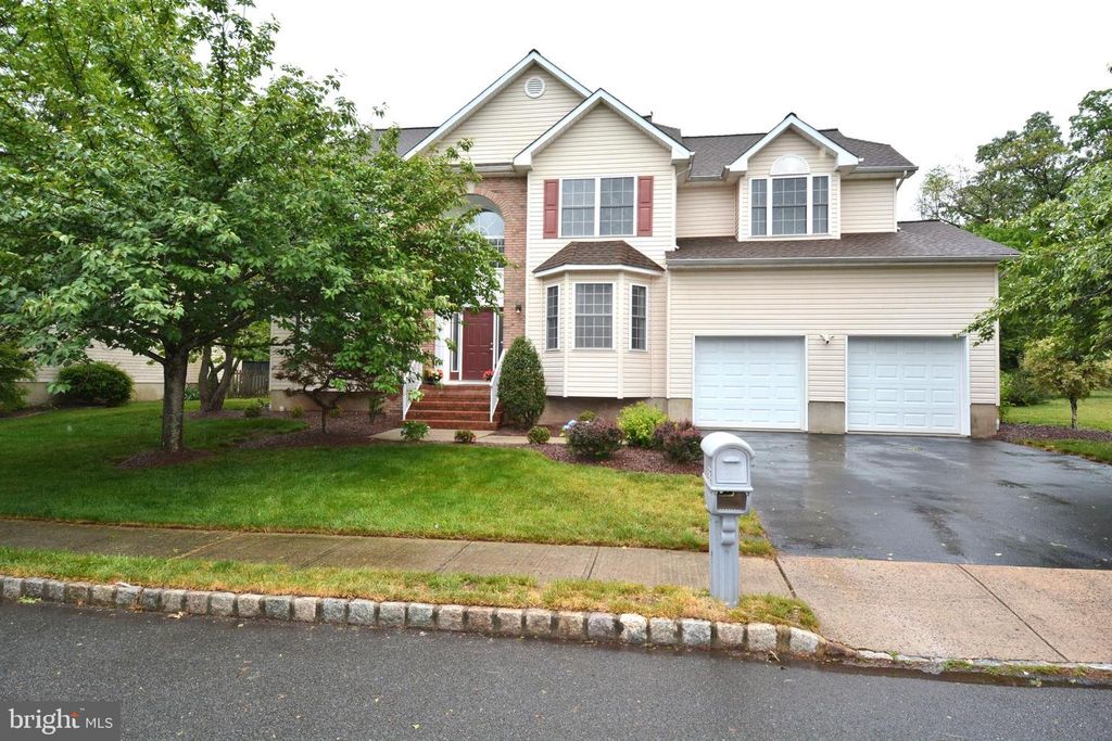 22 MUIRHEAD CT, Belle Mead, NJ 08502