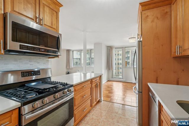 6040 Boulevard East H-3, West New York, NJ 07093