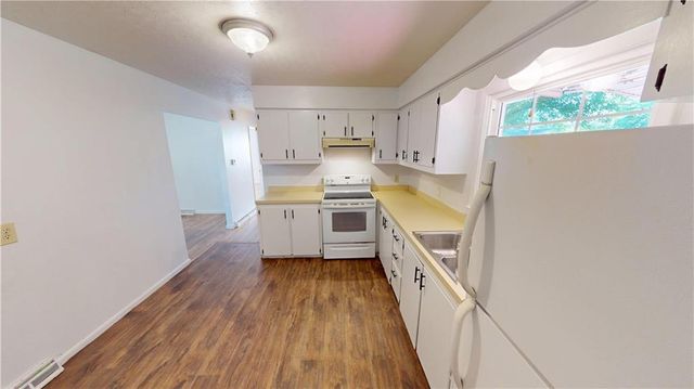 1305 W Allison Street, Nevada, MO 64772
