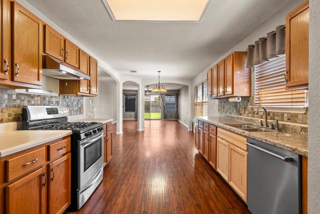 202 Matthew CV, Hutto, TX 78634