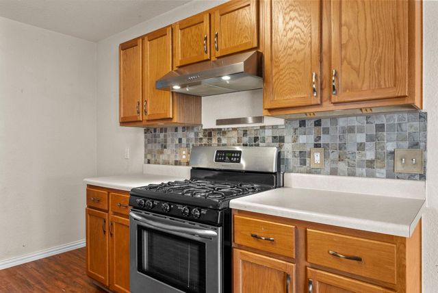 202 Matthew CV, Hutto, TX 78634