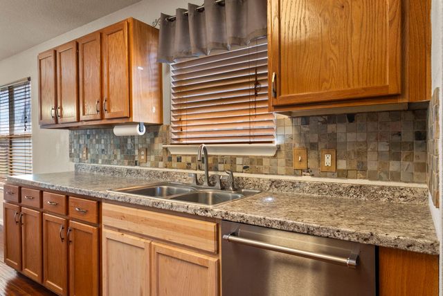 202 Matthew CV, Hutto, TX 78634