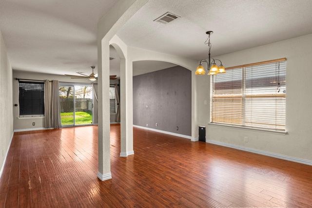 202 Matthew CV, Hutto, TX 78634