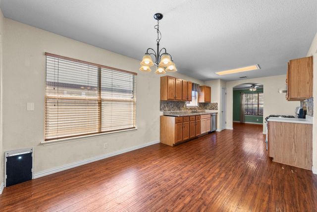 202 Matthew CV, Hutto, TX 78634