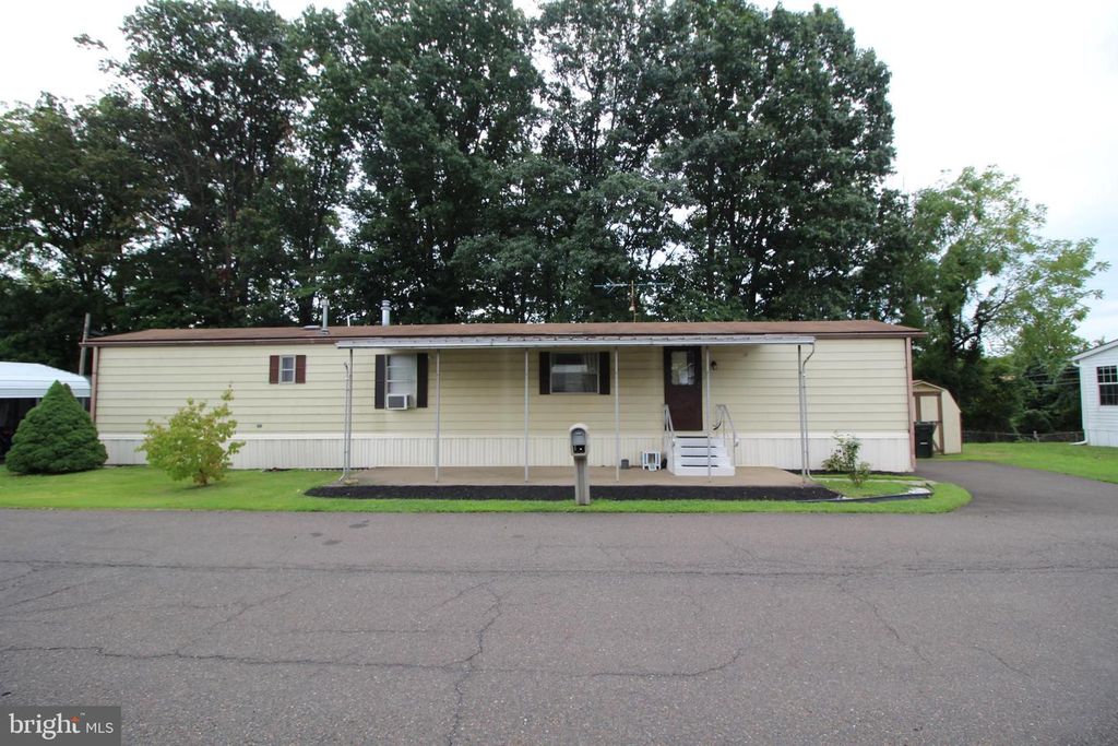 3445 ASTER AVE, FEASTERVILLE TREVOSE, PA 19053 — exterior