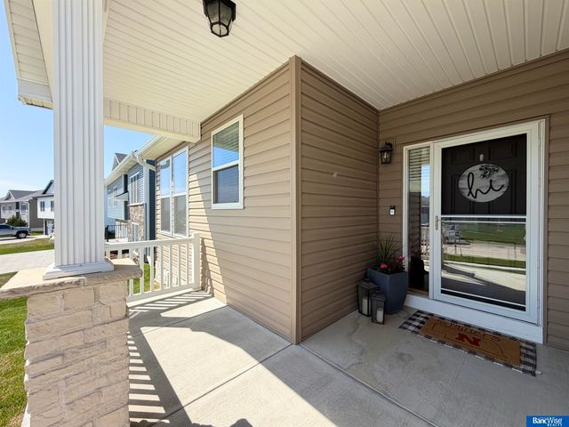 7832 Nicole Lane, Lincoln, NE 68516