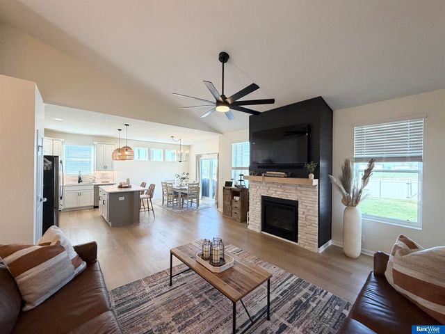 7832 Nicole Lane, Lincoln, NE 68516