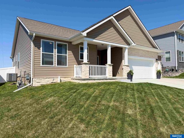7832 Nicole Lane, Lincoln, NE 68516