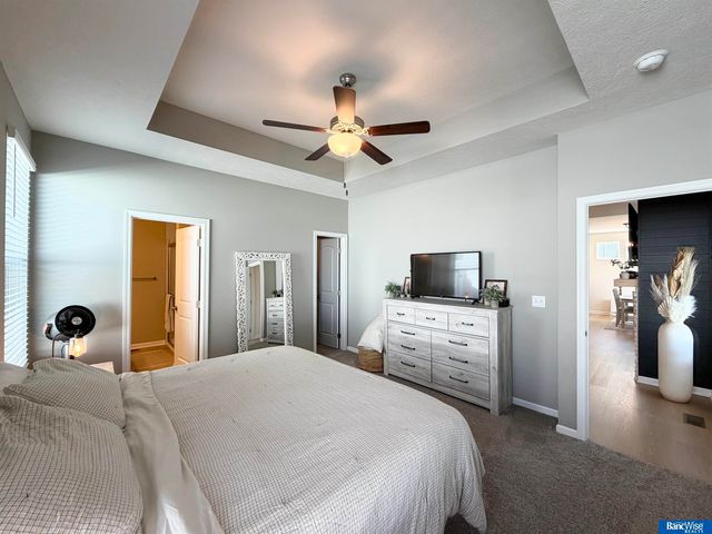 7832 Nicole Lane, Lincoln, NE 68516