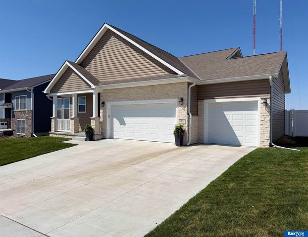 7832 Nicole Lane, Lincoln, NE 68516