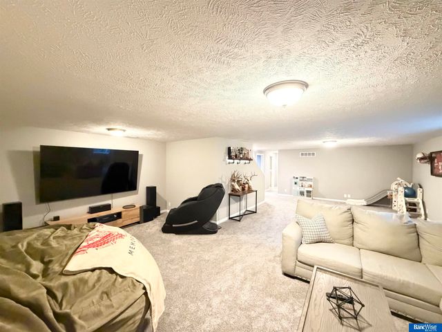 7832 Nicole Lane, Lincoln, NE 68516