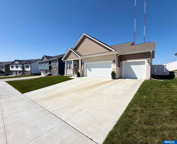 7832 Nicole Lane, Lincoln, NE 68516