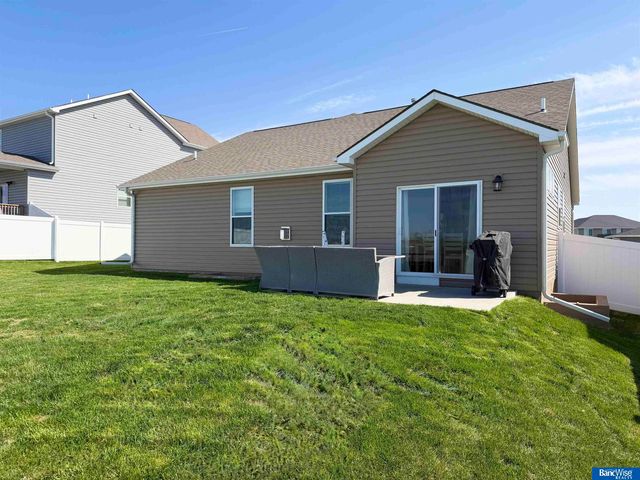 7832 Nicole Lane, Lincoln, NE 68516