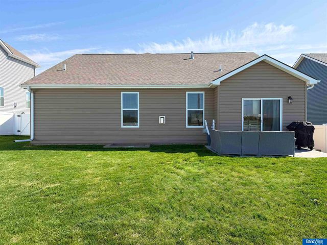 7832 Nicole Lane, Lincoln, NE 68516