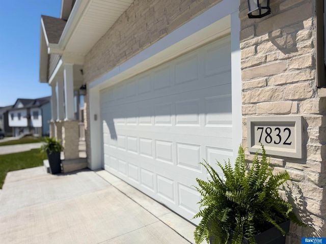 7832 Nicole Lane, Lincoln, NE 68516