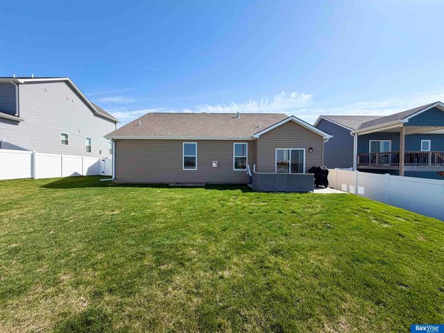 7832 Nicole Lane, Lincoln, NE 68516