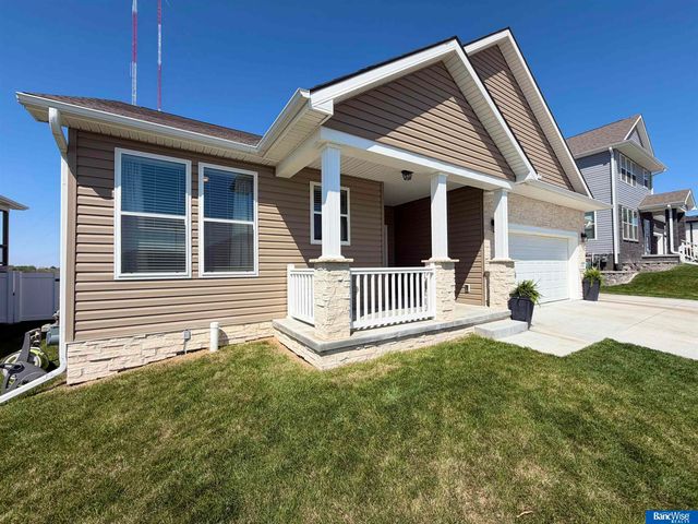 7832 Nicole Lane, Lincoln, NE 68516