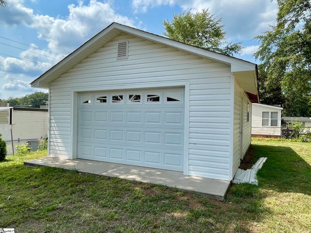 416 S Kentucky Avenue, Chesnee, SC 29323