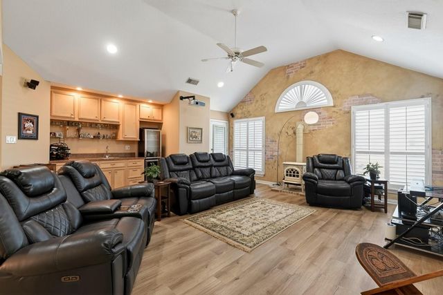 6087 Longmire Trail, Conroe, TX 77304