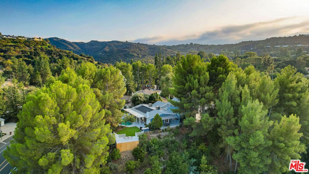 3914 Braewood Court, Tarzana, CA 91356 — exterior