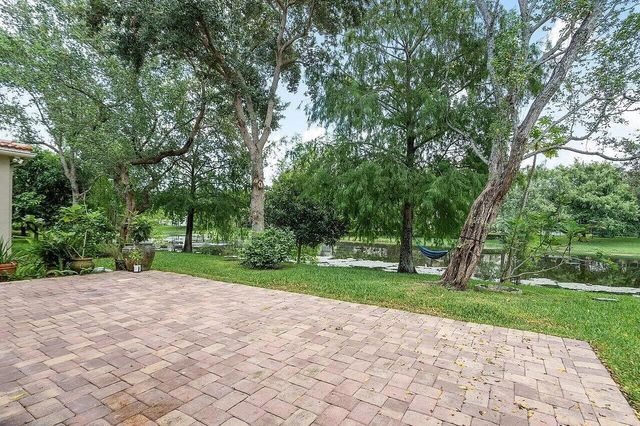 1042 Grove Park Circle, Boynton Beach, FL 33436