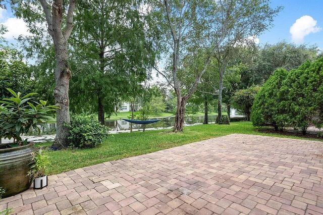 1042 Grove Park Circle, Boynton Beach, FL 33436
