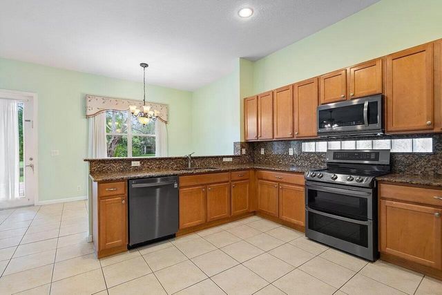 1042 Grove Park Circle, Boynton Beach, FL 33436