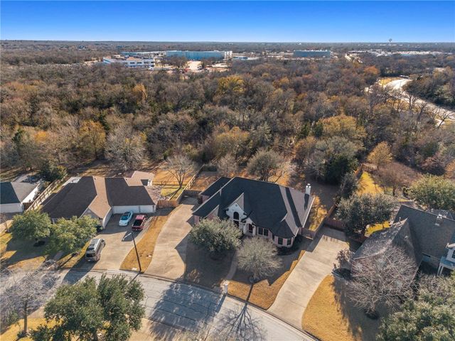 720 Plum Hollow Drive, College Station, TX 77845