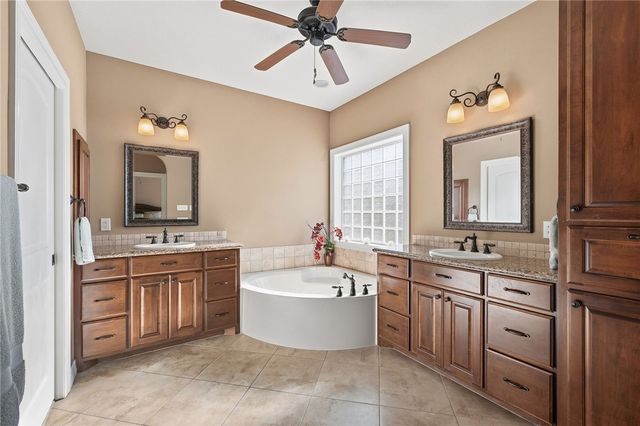 720 Plum Hollow Drive, College Station, TX 77845