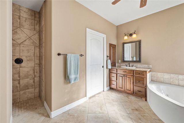 720 Plum Hollow Drive, College Station, TX 77845