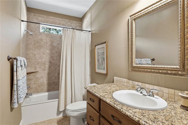 720 Plum Hollow Drive, College Station, TX 77845