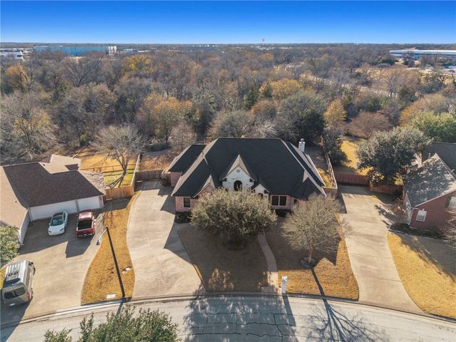 720 Plum Hollow Drive, College Station, TX 77845