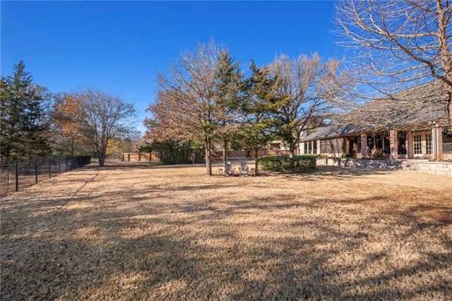 720 Plum Hollow Drive, College Station, TX 77845