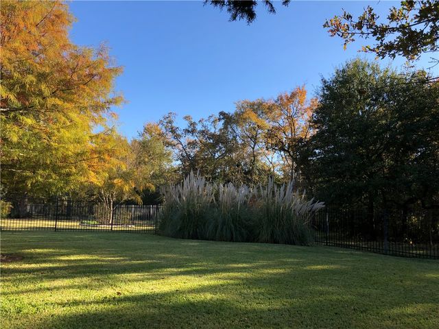 720 Plum Hollow Drive, College Station, TX 77845