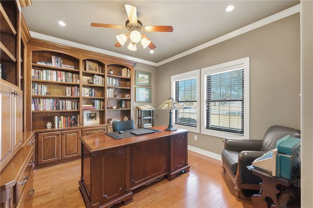 720 Plum Hollow Drive, College Station, TX 77845