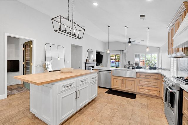 5745 E Florence Avenue, Fresno, CA 93727