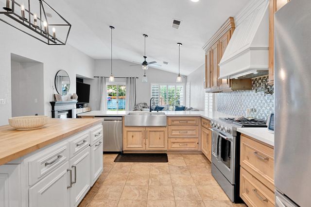 5745 E Florence Avenue, Fresno, CA 93727