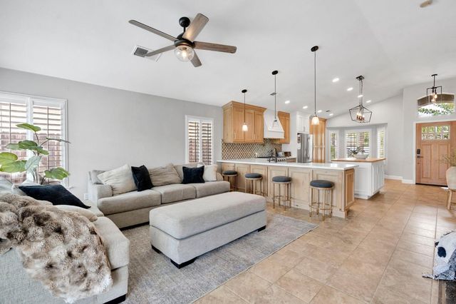 5745 E Florence Avenue, Fresno, CA 93727