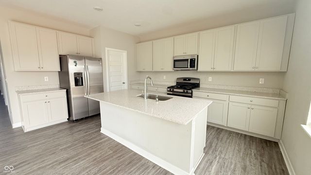 2431 S Carlota Drive, New Palestine, IN 46163