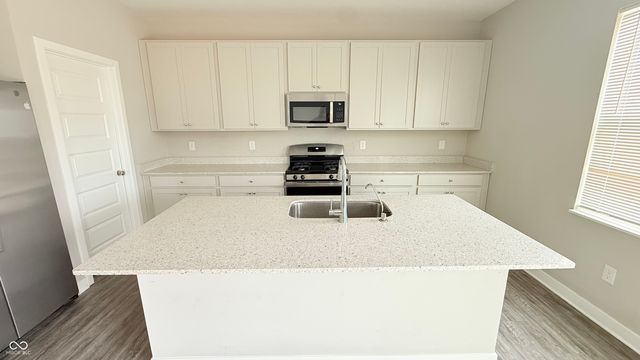 2431 S Carlota Drive, New Palestine, IN 46163